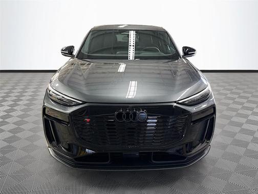 Daytona Gray Pearl Effect 2027 Audi SQ6 e-tron Sportback Premium Plus
