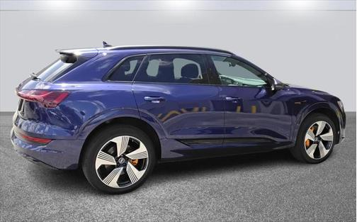 2022 Audi e-tron Premium Plus