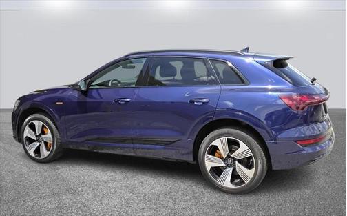 2022 Audi e-tron Premium Plus