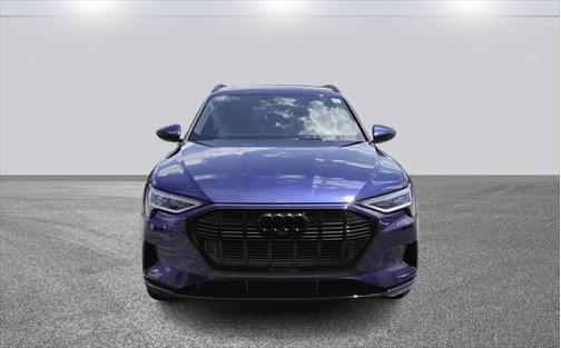 2022 Audi e-tron Premium Plus