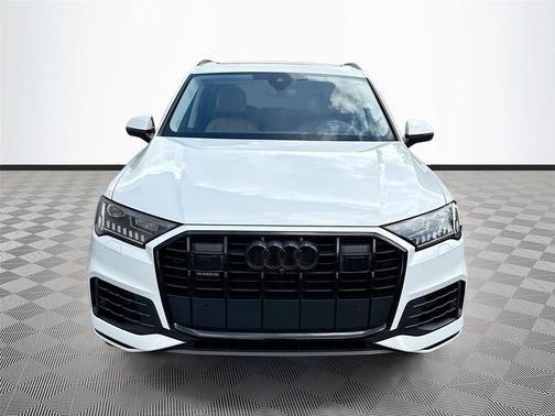 Glacier White Metallic 2023 Audi Q7 55 Prestige