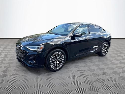 Mythos Black Metallic 2024 Audi Q8 e-tron Premium Plus