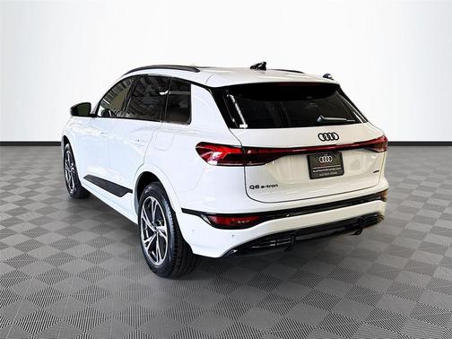 Glacier White Metallic 2027 Audi Q6 e-tron Premium Plus