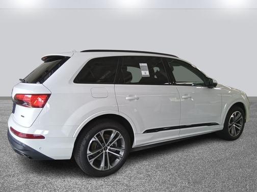 2025 Audi Q7 45 Premium
