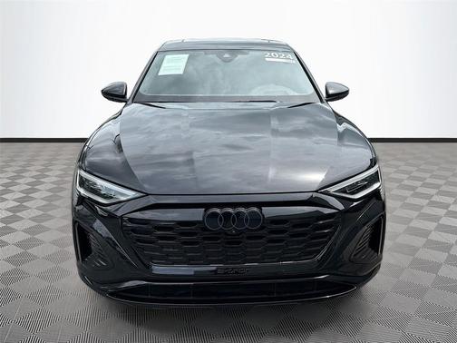 Mythos Black Metallic 2024 Audi Q8 e-tron Prestige