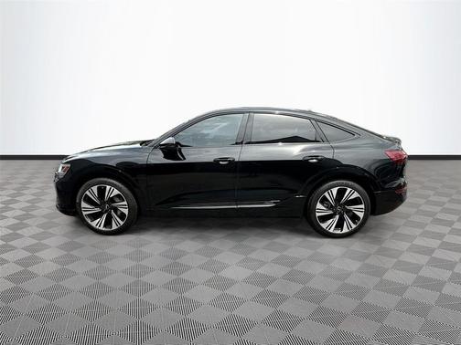 Mythos Black Metallic 2024 Audi Q8 e-tron Prestige