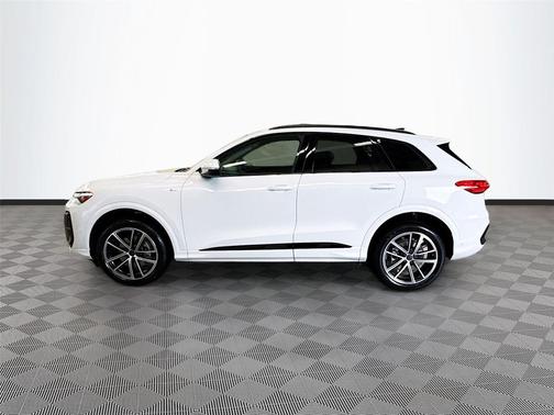 Glacier White Metallic 2026 Audi Q5 Premium Plus TFSI quattro S tronic
