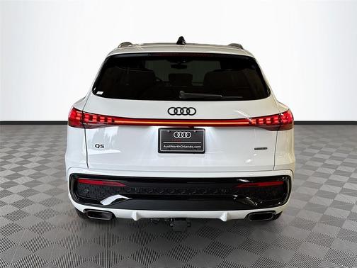 Glacier White Metallic 2026 Audi Q5 Premium Plus TFSI quattro S tronic