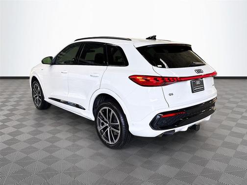 Glacier White Metallic 2026 Audi Q5 Premium Plus TFSI quattro S tronic