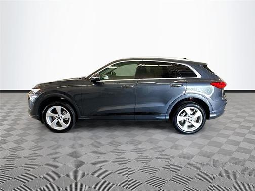 Tambora Gray Metallic 2026 Audi Q5 Premium Plus TFSI quattro S tronic