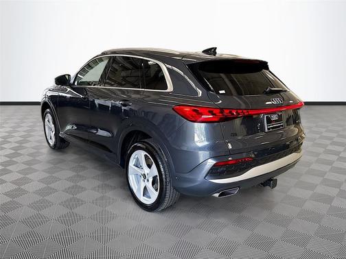 Tambora Gray Metallic 2026 Audi Q5 Premium Plus TFSI quattro S tronic