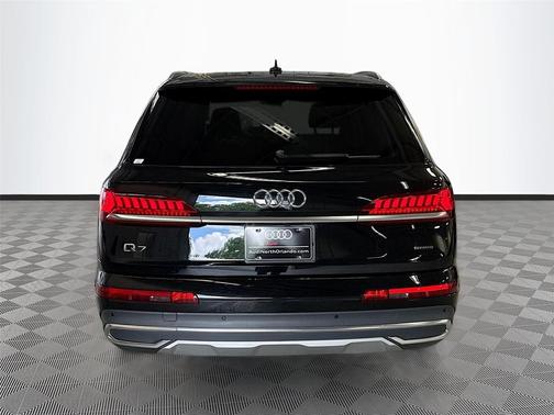 Mythos Black Metallic 2023 Audi Q7 45 Premium Plus
