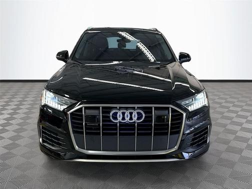 Mythos Black Metallic 2023 Audi Q7 45 Premium Plus