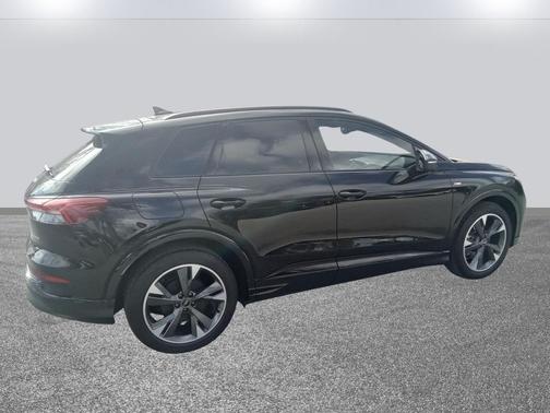 2024 Audi Q4 e-tron Premium Plus 55 quattro