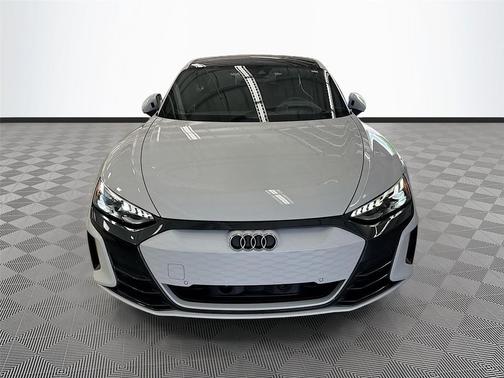 Suzuka Gray Metallic 2023 Audi e-tron GT Prestige quattro