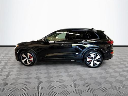 Mythos Black Metallic 2027 Audi SQ6 e-tron Prestige