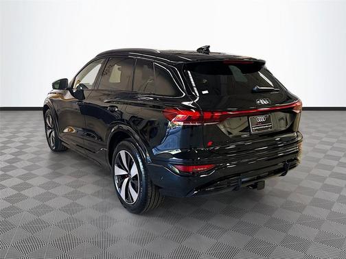 Mythos Black Metallic 2027 Audi SQ6 e-tron Prestige