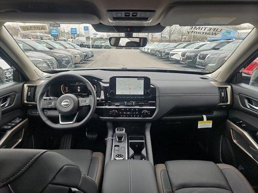 2025 Nissan Pathfinder Platinum