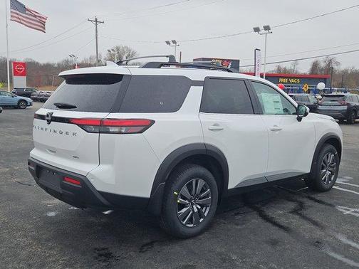 2025 Nissan Pathfinder SV