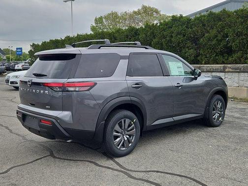2025 Nissan Pathfinder SV