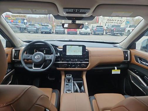 2025 Nissan Pathfinder Platinum