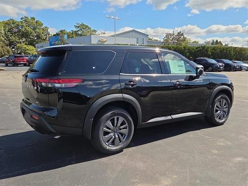 2025 Nissan Pathfinder S