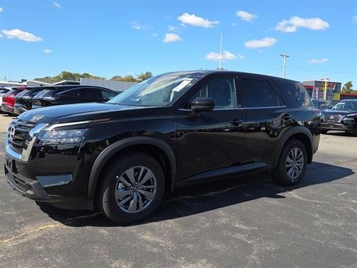 2025 Nissan Pathfinder S