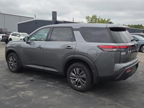 2024 Nissan Pathfinder S