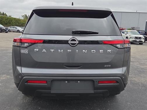 2024 Nissan Pathfinder S
