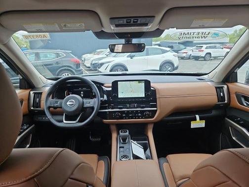 2025 Nissan Pathfinder Platinum