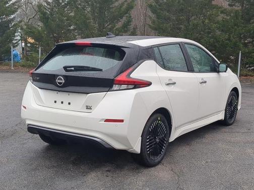 2023 Nissan Leaf SV PLUS