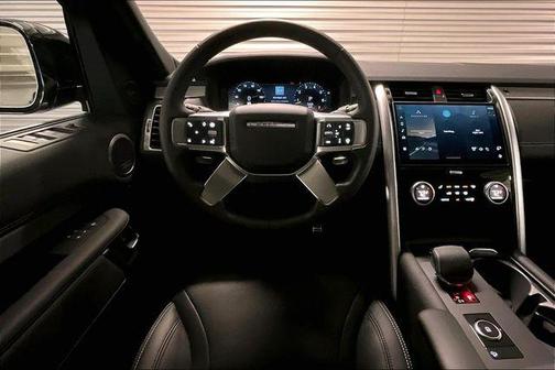 Eiger Grey Metallic 2025 Land Rover Discovery Dynamic SE