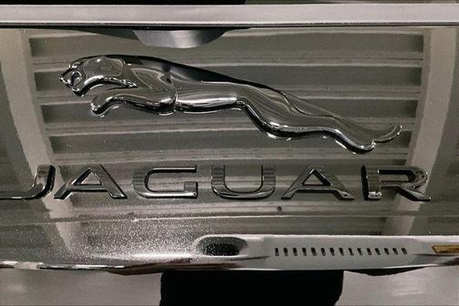 2025 Jaguar F-PACE P250