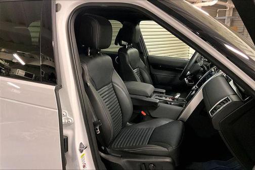Fuji White 2025 Land Rover Discovery S