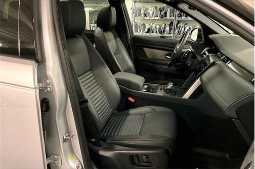 2025 Land Rover Discovery Sport SE