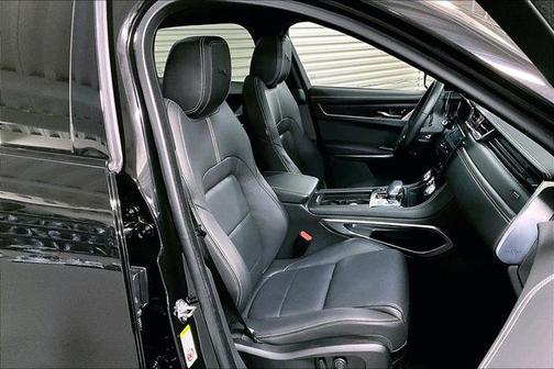 2025 Jaguar F-PACE P250