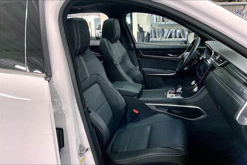 2025 Jaguar F-PACE P250