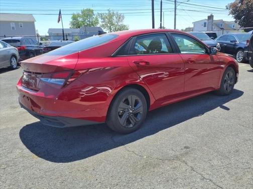 2022 Hyundai ELANTRA SEL