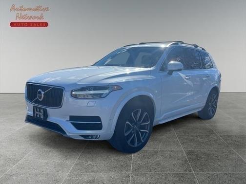 2016 Volvo XC90 T6 Momentum