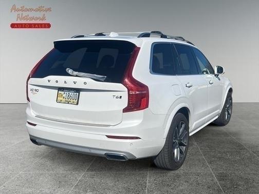 2016 Volvo XC90 T6 Momentum