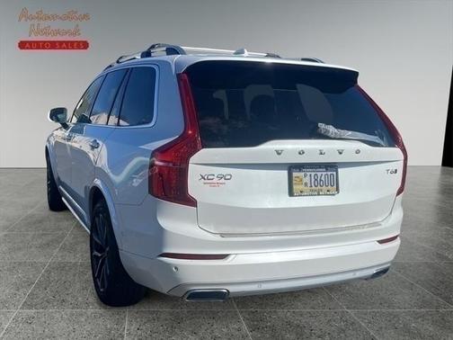 2016 Volvo XC90 T6 Momentum