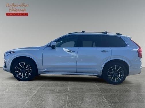 2016 Volvo XC90 T6 Momentum