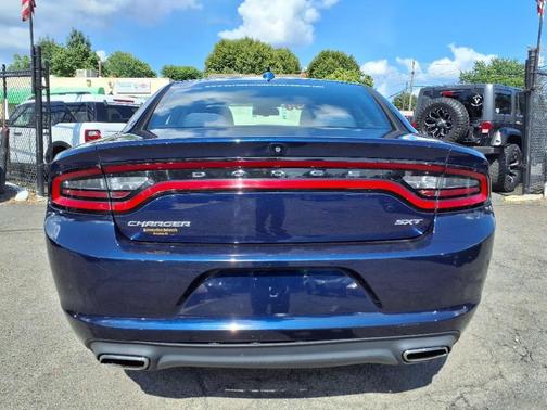 2017 Dodge Charger SXT