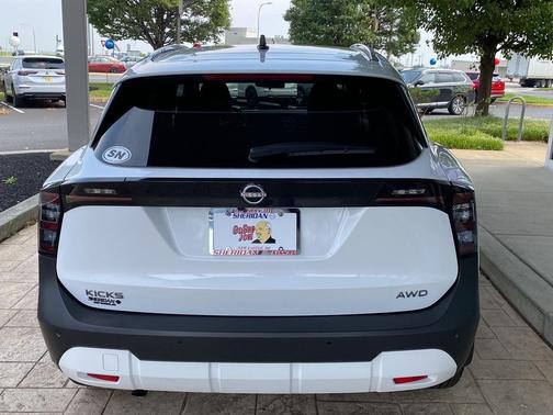 Fresh Powder 2026 Nissan Kicks SV