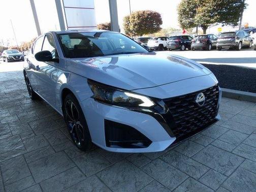 2025 Nissan Altima SR FWD