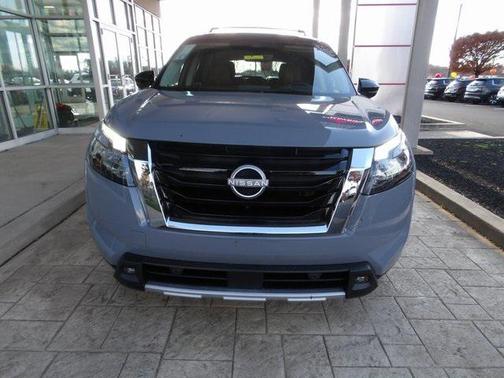 2025 Nissan Pathfinder Platinum 4WD