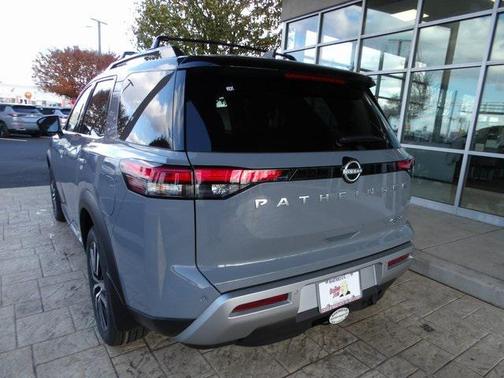 2025 Nissan Pathfinder Platinum 4WD