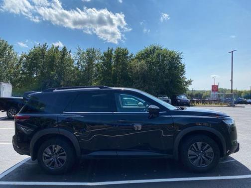 2022 Nissan Pathfinder SV 4WD