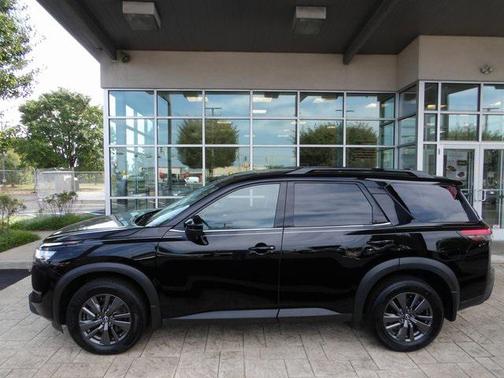 2022 Nissan Pathfinder SV 4WD