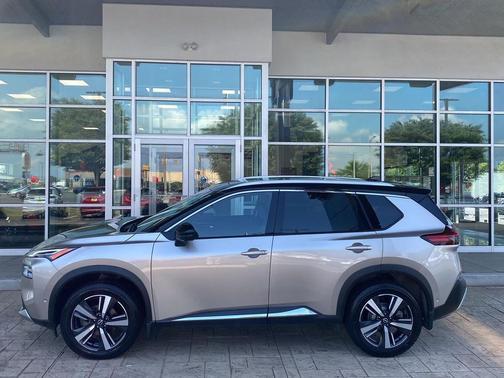 Champagne Silver Metallic/Super Black 2023 Nissan Rogue Platinum